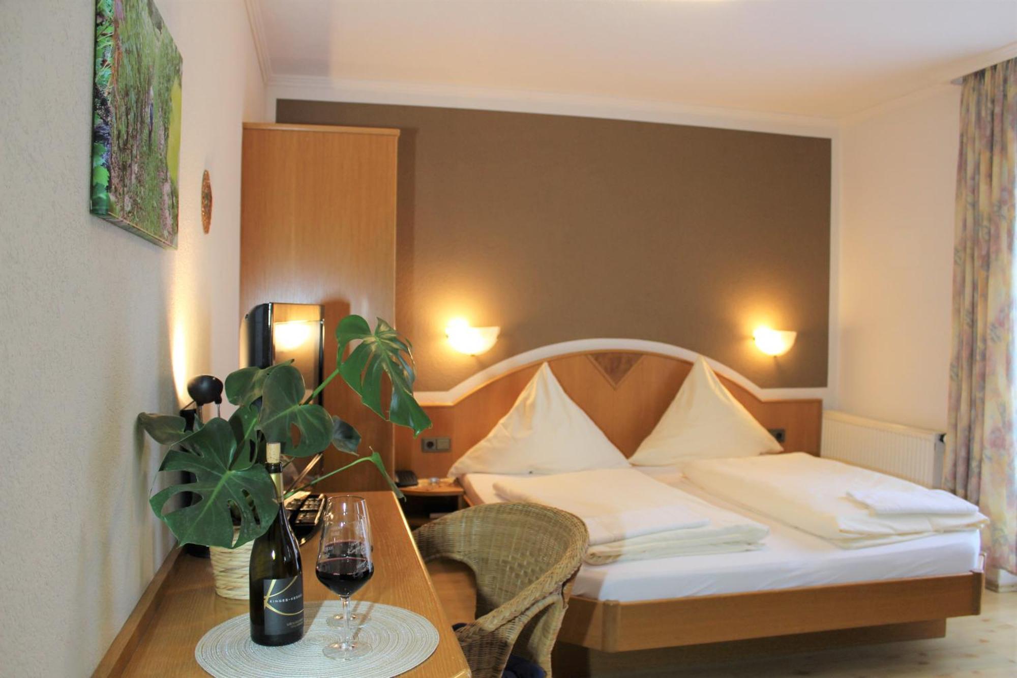 Winzerhotel Kinges-Kessel Morstadt Экстерьер фото