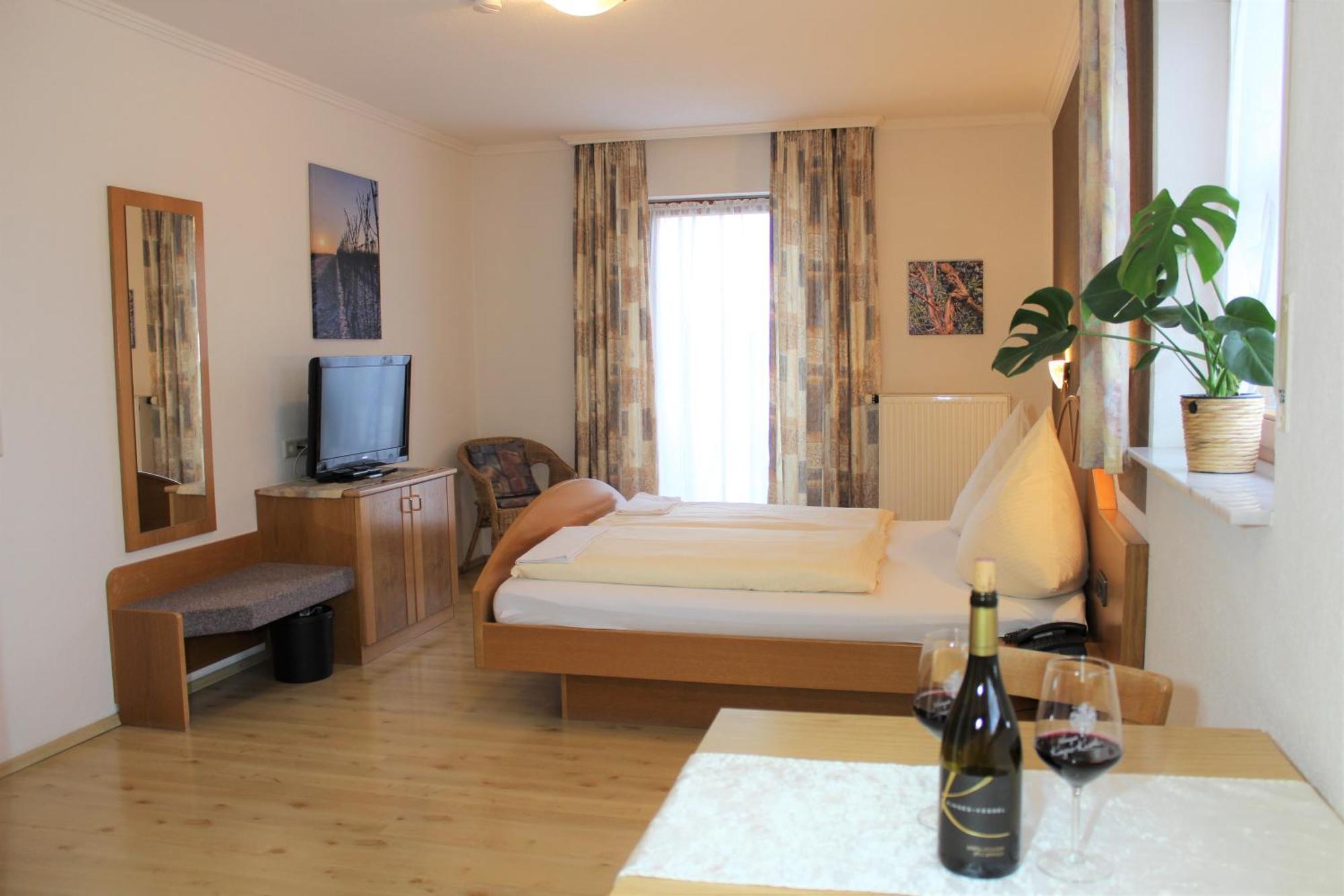 Winzerhotel Kinges-Kessel Morstadt Экстерьер фото